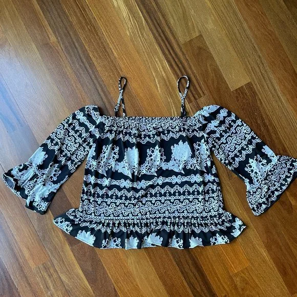 ECI New York Sz M Black / White Off the Shoulder Blouse - Picture 2 of 8